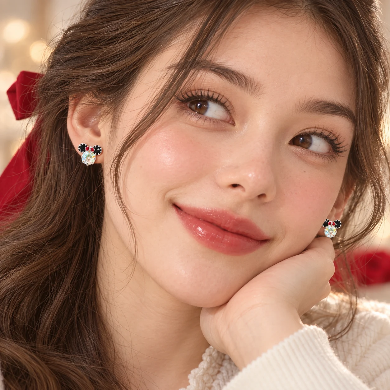 Modelo usando aretes MiLet Ratoncita